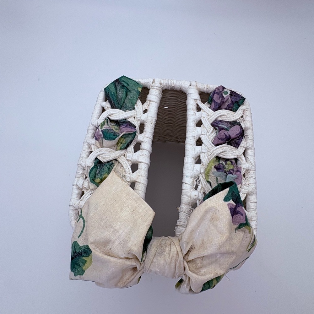 Vintage White Wicker Tissue Box with Paper Mache Decorative Bow - Picture 4 of 16